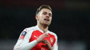 El festejo de Aaron Ramsey el 9 de enero del 2016; dos d&iacute;as despu&eacute;s muri&oacute; David Bowie.