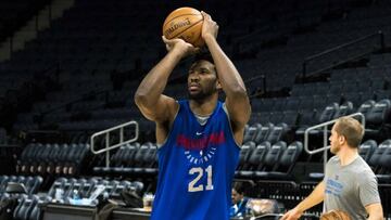 Embiid (28+12+8) regresa, juega más que nunca y bate a Towns y a Butler (38) en la prórroga