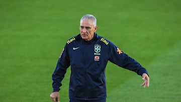 TURIN, ITALY - NOVEMBER 16: Tite, Head Coach of Brazil issues instructions during the Brazil Training Session at Juventus Training Center on November 16, 2022 in Turin, Italy. (Photo by Chris Ricco/Getty Images)