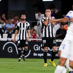 Los locales merecen más ante un Alavés que cede la primera plaza