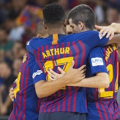Barça y Palma amplían el pleno con dos goleadas