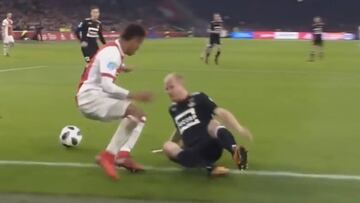 El Ajax ya ha rechazado 40M€ por él, y con razón: Neres te enamora por maravillas así