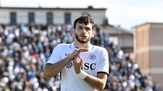 Conte: “Kvara negocia para renovar, pero todo puede pasar”