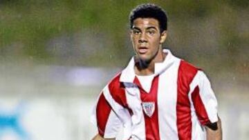 <b>CON EL PRIMER EQUIPO. </b>Jonás Ramalho jugó como lateral en Amorebieta.