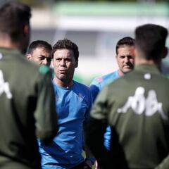 Rubi reza en la Catedral