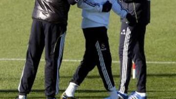 <b>DUDAS. </b>Mourinho piensa si mantiene a Lass en el centro del campo o lo pone de lateral derecho.