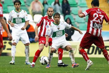 Temporadas en el Real Madrid: 1995-99 y 2000/01
Temporadas en el Elche:2012-14