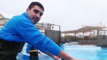 <b>DOMÓ AL MADRID. </b>Saúl fue el héroe del Unicaja el jueves y lo celebró en Selwo Marina (Benalmádena).