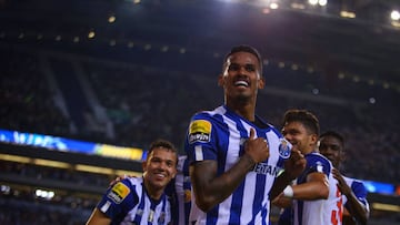 PORTO, PORTUGAL - AUGUST 20: Wenderson Galeno of FC Porto celebrates after scoring his team's third goal during the Liga Portugal Bwin match between FC Porto and Sporting CP at Estadio do Dragao on August 20, 2022 in Porto, Portugal. (Photo by Diogo Cardoso/DeFodi Images via Getty Images)