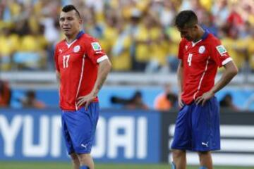 La tristeza del plantel de Chile tras quedar fuera del Mundial. El llanto de Gary Medel fue la imagen de la desazón chilena.