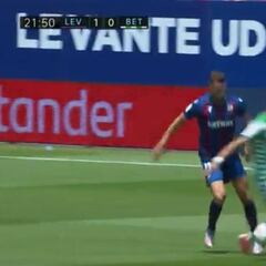 Esto no se lo habíamos visto a Mayoral y es digno de Ronaldo Nazario: la que le lía a Bartra...