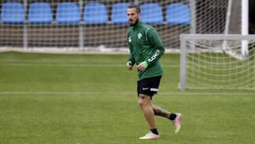 18/11/21 
 ELCHE 
 ENTRENAMIENTO 
 BENEDETTO 