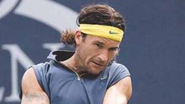 <b>BUEN ESTRENO. </b>Los cañonazos de Moyá retumbaron en las pistas del National Tennis Center y tumbaron al francés Llodra.