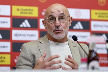 El seleccionador español, Luis de la Fuente, en rueda de prensa. 
