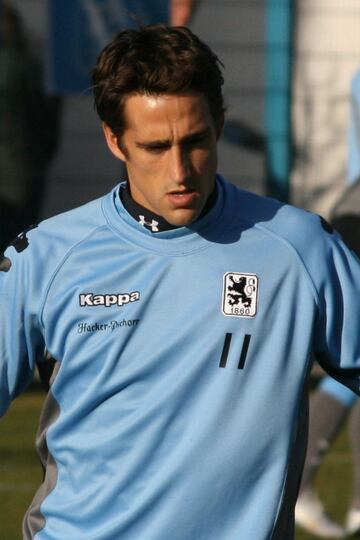 Josh Wolff no paraba de marcar goles en la MLS y a sus 29 años fichó por el 1860 Munich de la 2a Bundesliga. Estuvo dos años con el cuadro alemán y marcó tan solo dos goles en 34 partidos. Volvió a la MLS y ahora es el segundo entrenador del Columbus Crew.