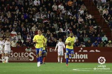 El veterano central amarillo fue el encargado de anotar el primer gol de su equipo y realizó un notable partido en defensa.