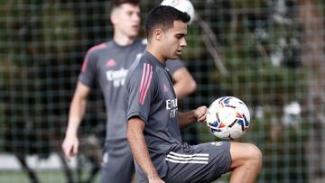 Reguilón deja 30M€; el Madrid puede repescarlo por 10 más