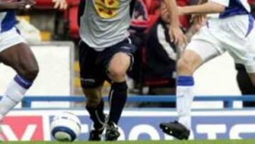 <b>SUPERADOS.</B> Los hombres de Lotina no tuvieron un agradable debut en tierras inglesas.