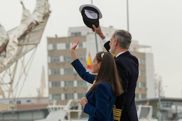 Los Reyes Felipe VI y Letizia, se despiden de la Princesa de Asturias, Leonor de Borbn antes de la partida del Juan Sebastin Elcano.