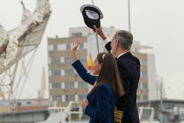 Los Reyes Felipe VI y Letizia, se despiden de la Princesa de Asturias, Leonor de Borbón antes de la partida del Juan Sebastián Elcano.
