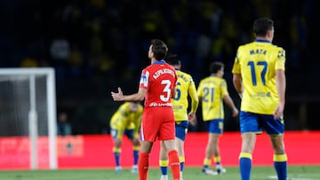 Azpilcueta se lamenta en Las Palmas-Atlético. Maneras de ser tercero.