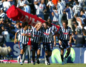 Rayados, quien entonces eran dirigidos por Miguel Herrera, se dieron festín en el cierre de la temporada regular ante el entonces superlíder y campeón vigente. Guille Franco y Alex Fernández se discutieron cada uno con doblete.