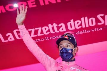 El ciclista colombiano Egan Bernal del Team INEOS Grenadiers ganó la novena etapa del Giro de Italia 2021 y es el nuevo líder de la clasificación general.