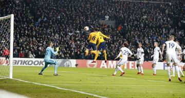 Sa¨²l empat¨® de cabeza. 1-1.