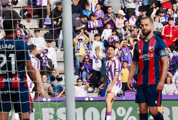 Su gol de cabeza, ante el Huesca, fue una lección de cazar un balón en el área. Además, el tanto vallisoletano le vale para entrar en los puestos de ascenso directo.