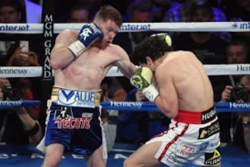 El dominio aplastante de Canelo sobre Chávez Jr. en imágenes