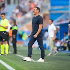 Luis García Plaza: “El Oviedo crece desde atrás y te puede hacer daño con sus contras”