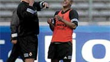 <B>BUEN SÍNTOMA</B>. Ronaldo estuvo sonriente durante todo el entrenamiento ayer en Delle Alpi.