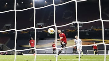 Bruno Fernandes lanza el penalti de la victoria ante el Copenhague.