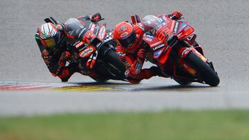 Márquez superó a Bezzecchi en la última vuelta.