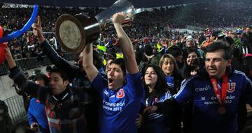 Fue el primer tricampeonato de la historia. En la final ante O'Higgins, el cuadro azul venció por penales.