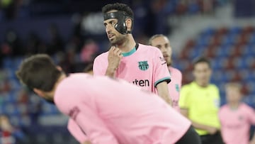 Busquets jugó con una máscara protectora ante el Levante