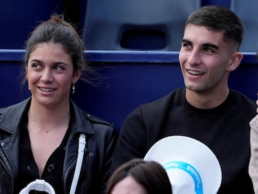 Tan solo una semana antes que su ahora compañero en el Barcelona, Ferrán Torres y la hija de Luis Enrique Martínez pusieron fin a su relación. Unos meses antes se dieron un tiempo y, pese a que intentaron retomar el contacto, las cosas no se dieron como esperaban. 