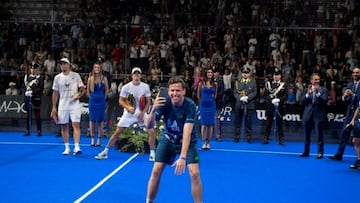 Paquito Navarro (con Gal¨¢n y Lebr¨® detr¨¢s) siempre da espect¨¢culo.