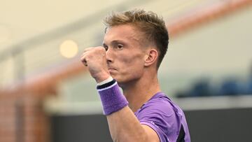 El tenista checo Jiri Lehecka celebra su victoria ante Sebastian Korda en la semifinal del Torneo de Adelaida.