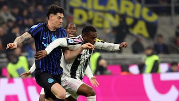 Bastoni y Kalulu, en el partido de la Serie A Inter-Juventus. EFE/EPA/MATTEO BAZZI