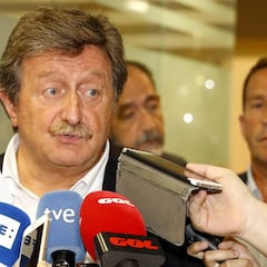 Polémica electoral al acudir Larrea a la FEF siendo candidato