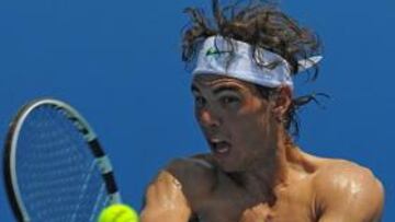 <b>PREPARADOS, LISTOS... </b>Cincelado, esculpido, Nadal descarga vatios sobre la bola en Melbourne Park.