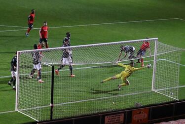 Henderson gana galones