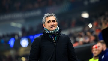 PRAGUE (Czech Republic), 25/11/2025.- Athletic Club's head coach Ernesto Valverde reacts prior to the UEFA Champions League league phase match between Slavia Praha and Athletic Cub in Prague, Czech Republic, 25 November 2025. (Liga de Campeones, República Checa, Praga) EFE/EPA/MARTIN DIVISEK