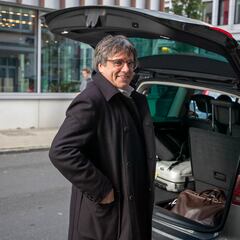 Puigdemont paraliza la negociación para la investidura de Sánchez