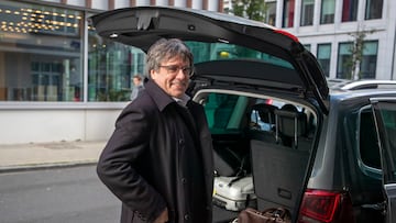 El expresidente de la Generalitat Carles Puigdemont a su salida del Parlamento Europeo, en Bruselas (Bélgica). El secretario de Organización del PSOE, Santos Cerdán, ha retomado este viernes la negociación en Bruselas con el expresidente de la Generalitat y eurodiputado de Junts, Carles Puigdemont, para intentar cerrar un acuerdo que asegure la investidura de Pedro Sánchez. Sin embargo, el encuentro ha terminado sin lograr un acuerdo sobre el alcance de la ley de amnistía, han informado fuentes consultadas por Europa Press. Las negociaciones se complicaron y encallaron ayer  por el "alcance y las casuísticas" que debería tener la ley de amnistía, según las fuentes consultadas.
03 NOVIEMBRE 2023;PUIGDEMONT;AMNISTIA;PSOE;AMNISTIA;ACUERDO
Europa Press
03/11/2023