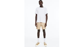 Pantal¨®n corto chino de color beige para hombre en las rebajas de H&M 2023