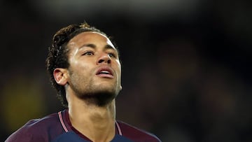 ISL102. PARÍS (FRANCIA), 17/01/2018.- Neymar Jr de París Saint Germain celebra un gol hoy, miércoles 17 de enero de 2018, durante un partido de la Liga 1 entre Paris Saint Germain y Dijon en París (Francia). EFE/IAN LANGSDON