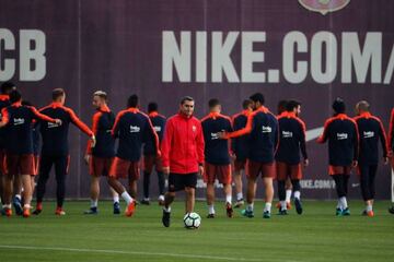 Ernesto Valverde trains his squad ahead of Villareal clash at Camp Nou.