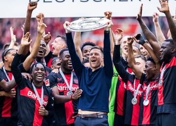 El Bayer Leverkusen consigue la primera liga de su historia, consigui imponerse siendo, sin discusin alguna, el mejor equipo de Alemania esta temporada. Consigui este ttulo de forma matemtica a falta de cinco jornadas para el final, con 25 partidos ganados, cuatro empatados y ninguno perdido. De rcord.